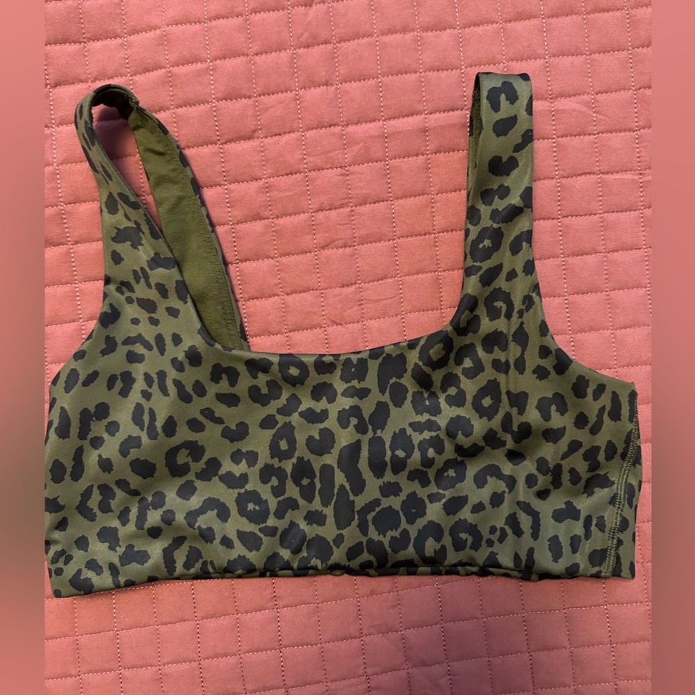 GapFit sports bra
